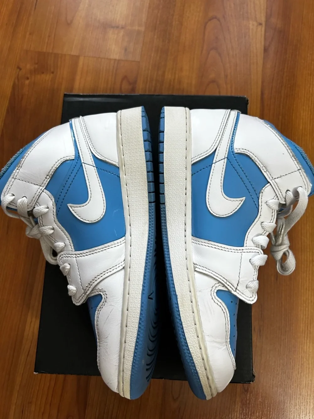 AIR JORDAN 1 MID SE (GS) - Picture 2 of 9